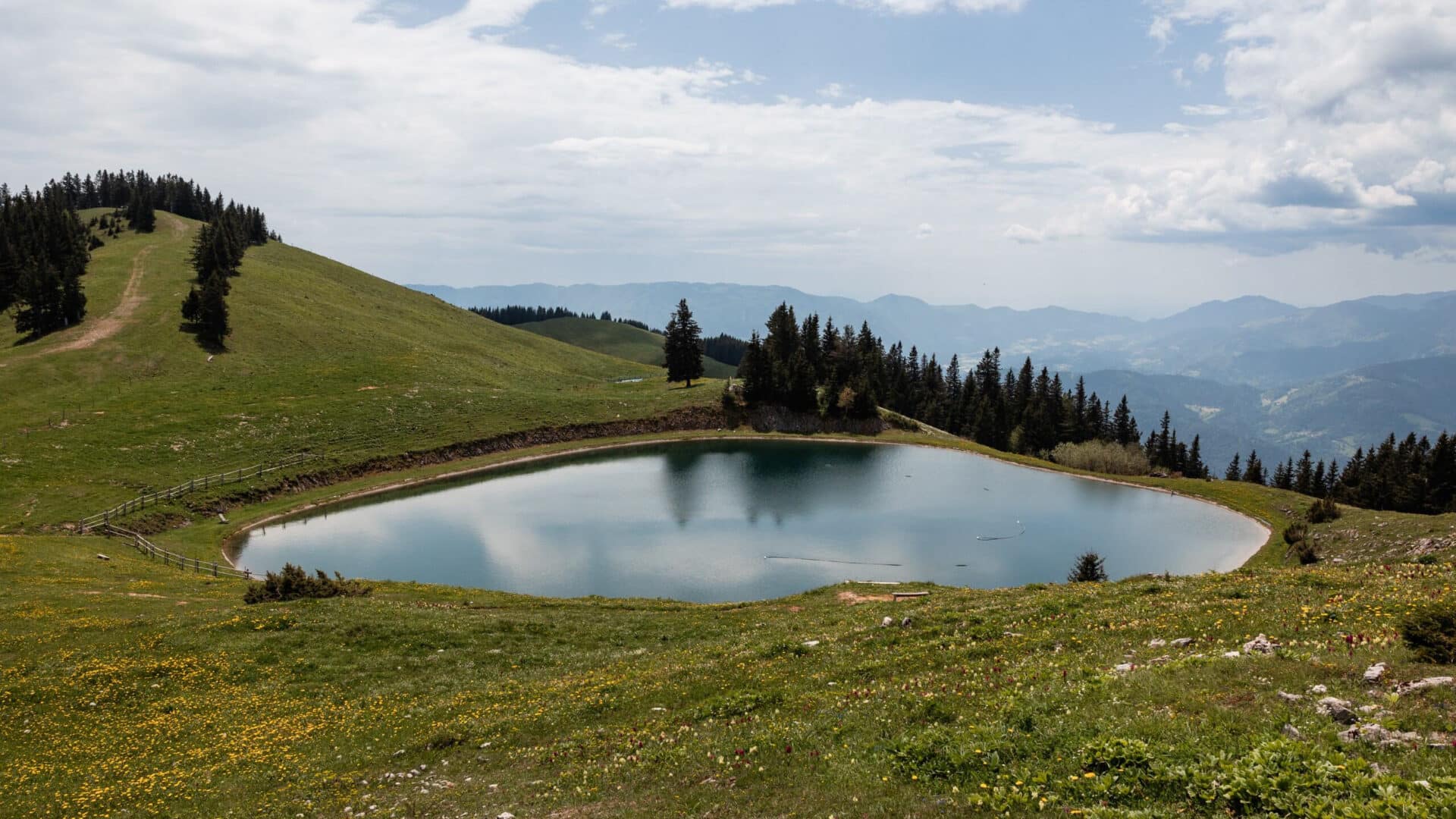 CHAIRLIFT  TO THE LAKE